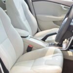 白い内装が最近なんとなく、くすんできた！新車の輝きに戻したい